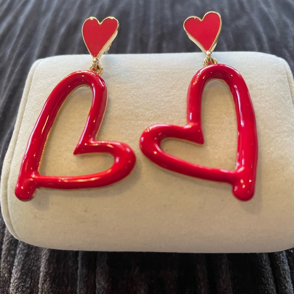 ‼️SOLD‼️Red Heart Dangle Earrings - Picture 1 of 6